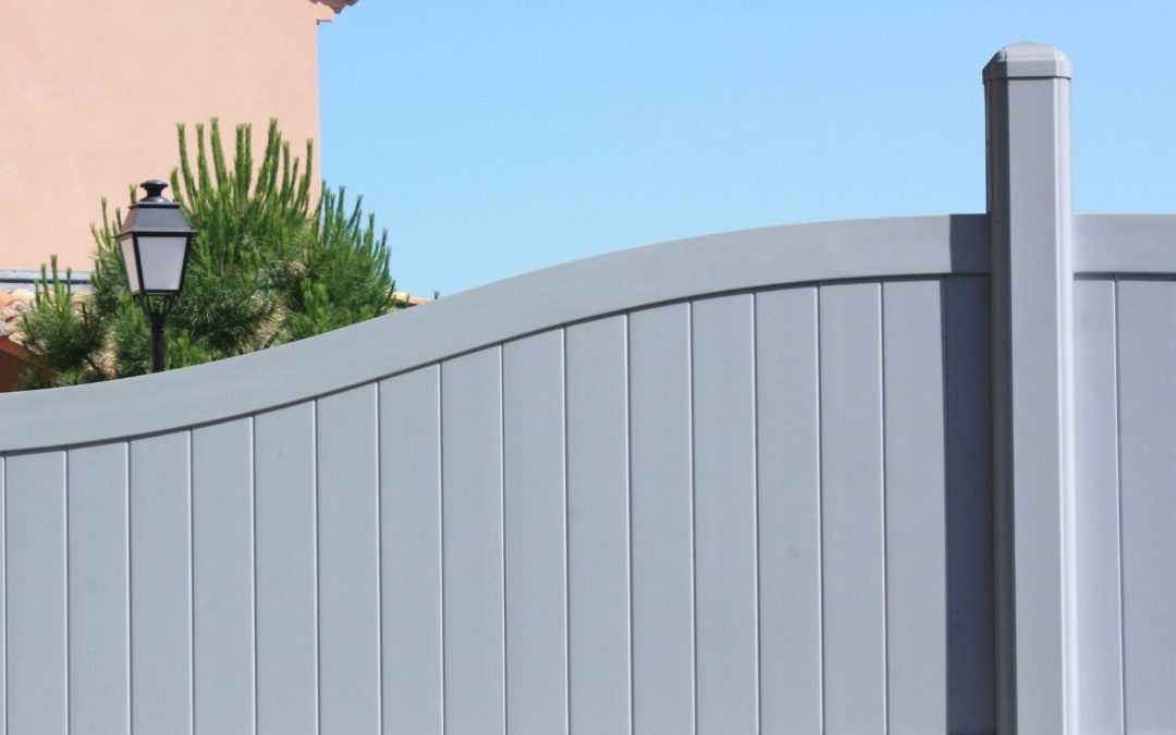 Which Fencing Material Requires the Least Maintenance?