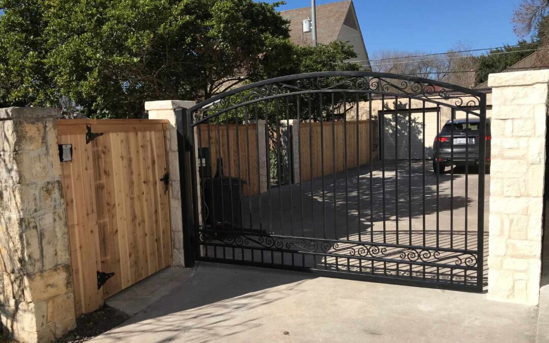 How a Strong Fence Helps Protect Your Home During Holiday Travel Season