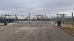 Compare chain link fence options in San Antonio for homes, rentals, and commercial properties. Explore privacy slats, finishes, gates, and more.